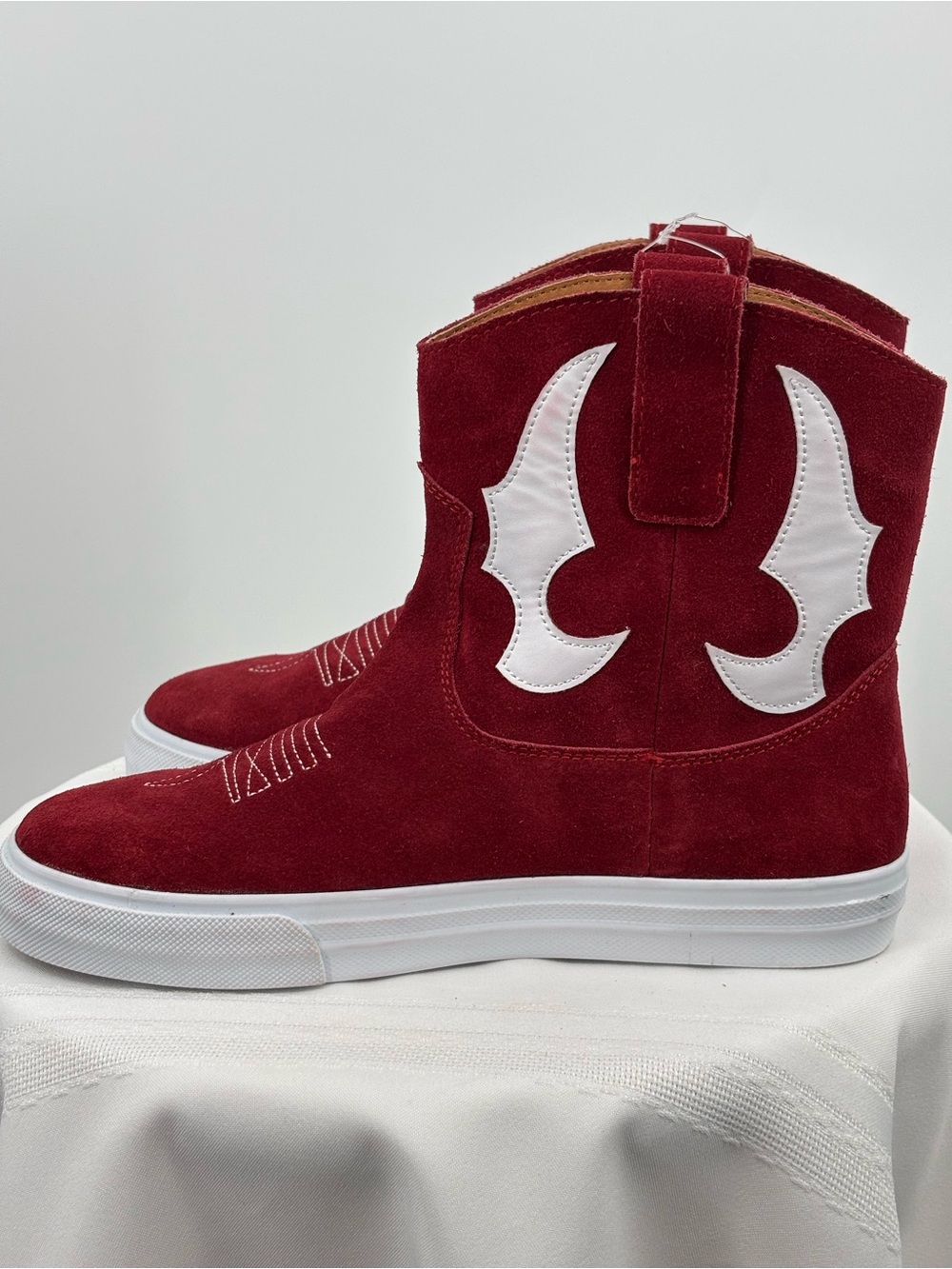 NWOT — NEW WITHOUT TAGS, never worn
Dingo western sneaker booties, size 7 M